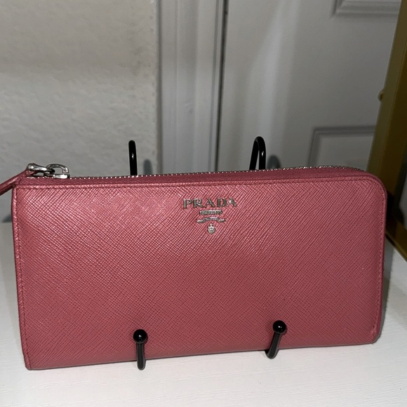 Authentic PRADA zippy leather wallet with (COA) - Picture 4 of 16